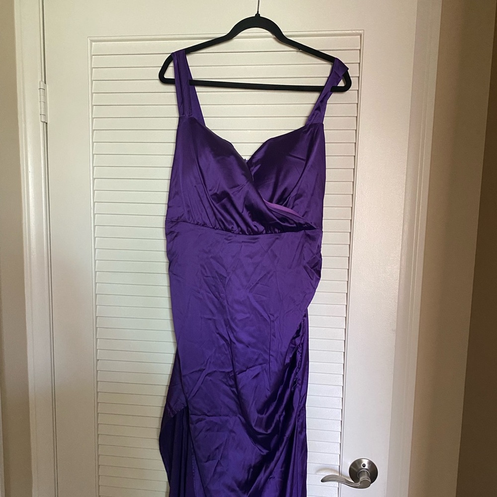 Purple gown. Used for a video review. Never worn out.